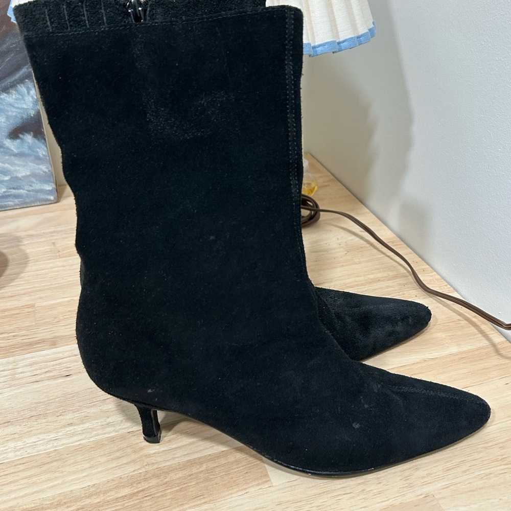 Black Women's suede ankle boots ladies 8W side zipper  and excellent condition
